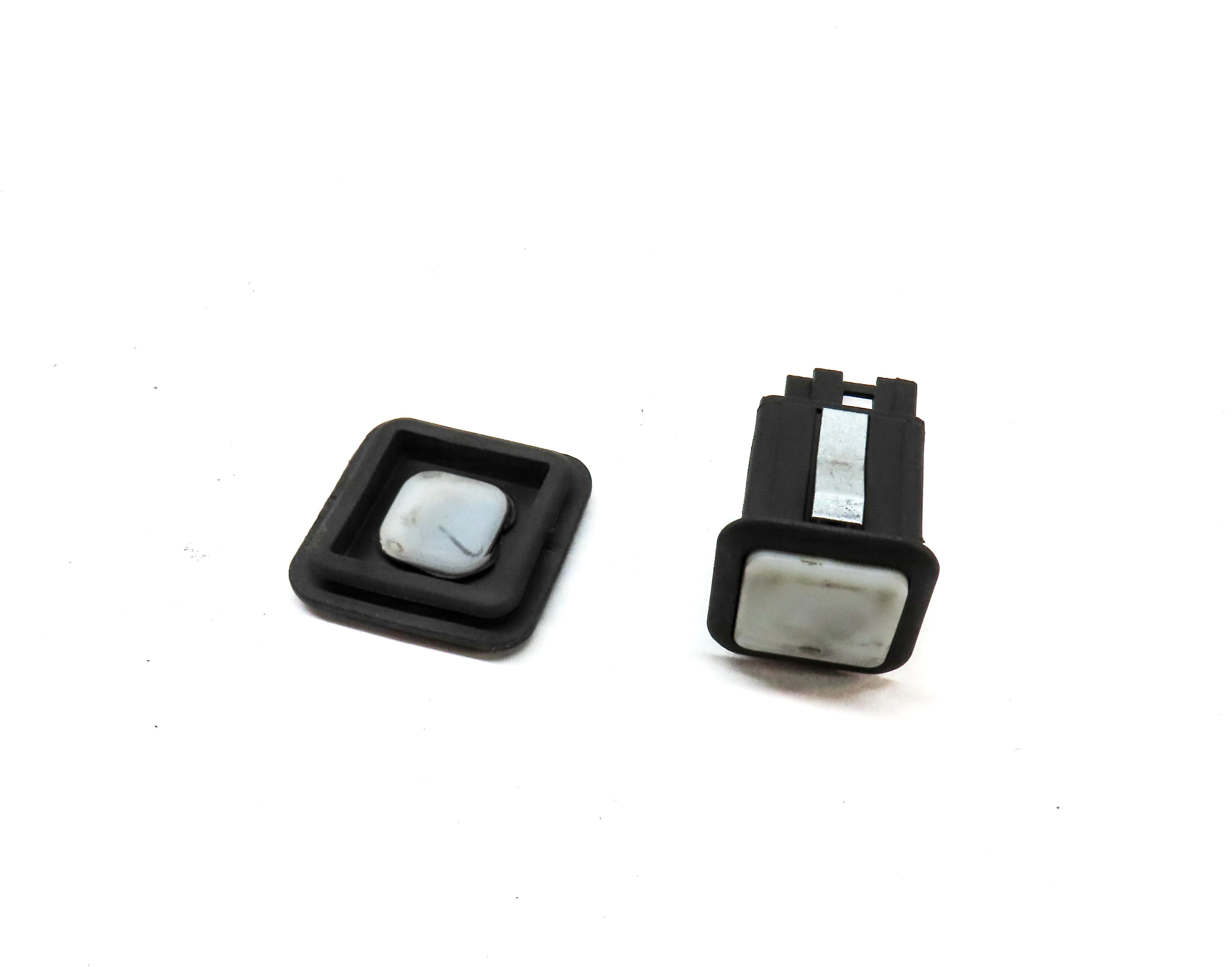 2010 LAND ROVER LR4 (L319) REAR TRUNK TAILGATE HATCH RELEASE SWITCH — exact item pictured